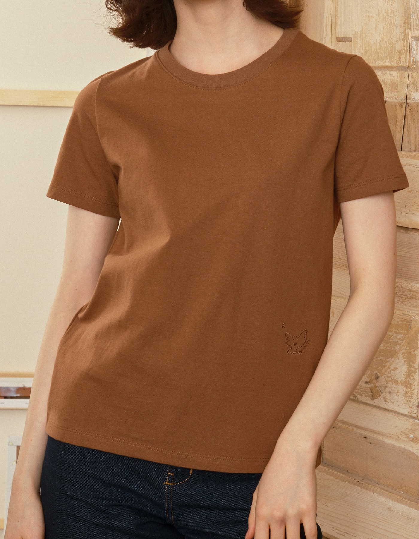 Organic embroidery T-shirt (Brown Cottage)